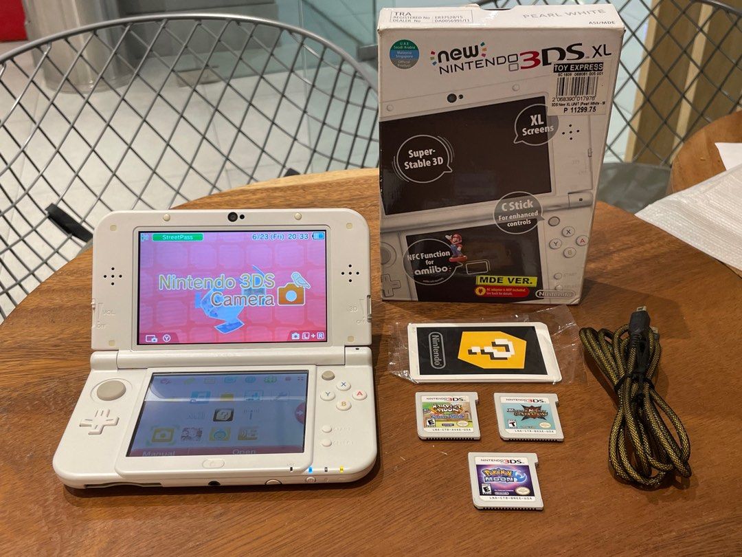 New Nintendo 3DS XL w 3 Games