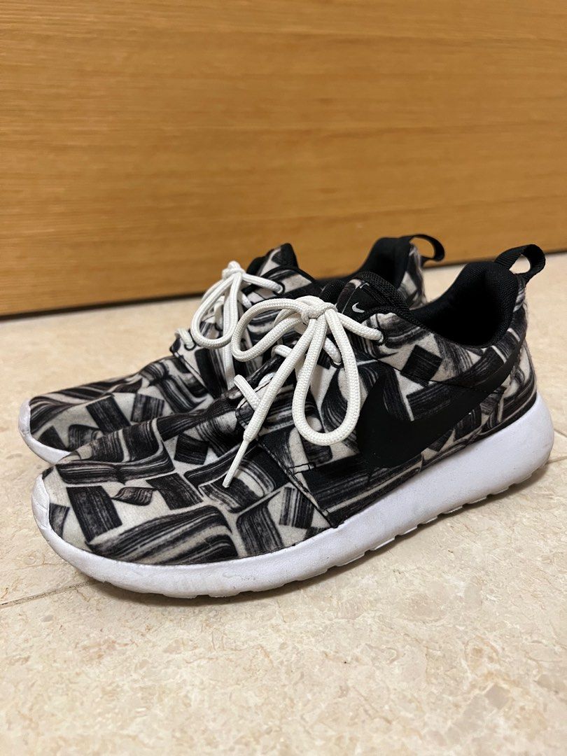 Checkered online nike shoes
