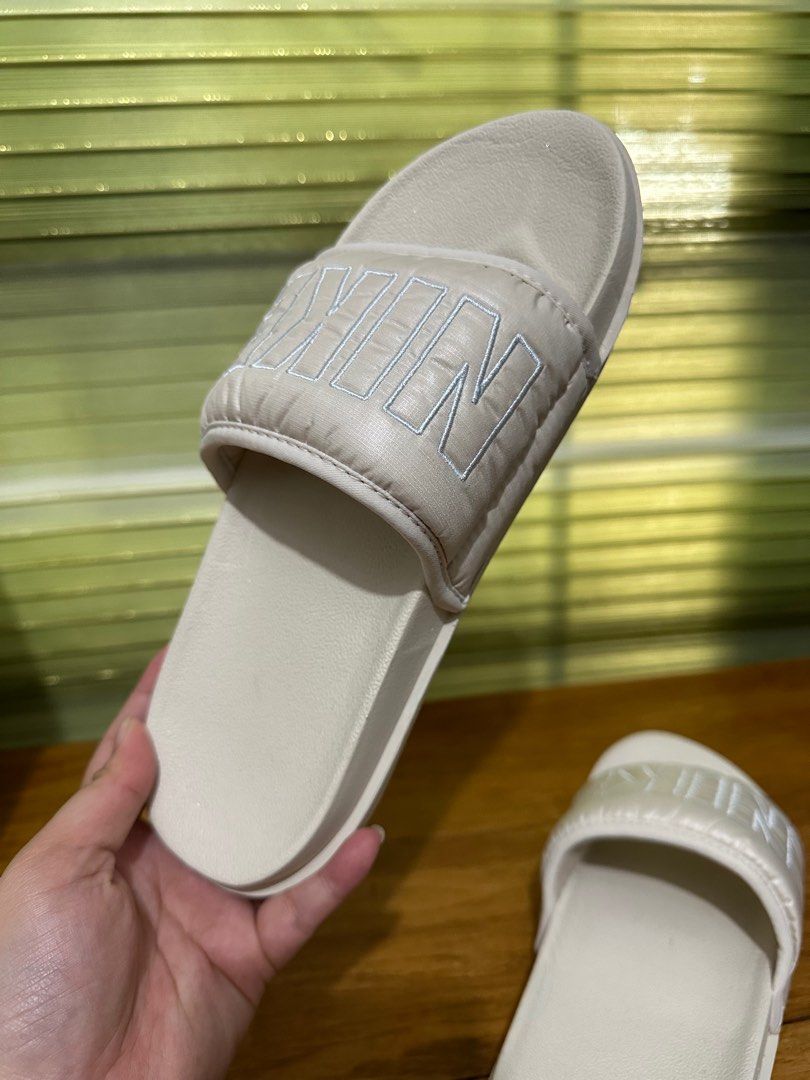 ladies nike sliders size 7