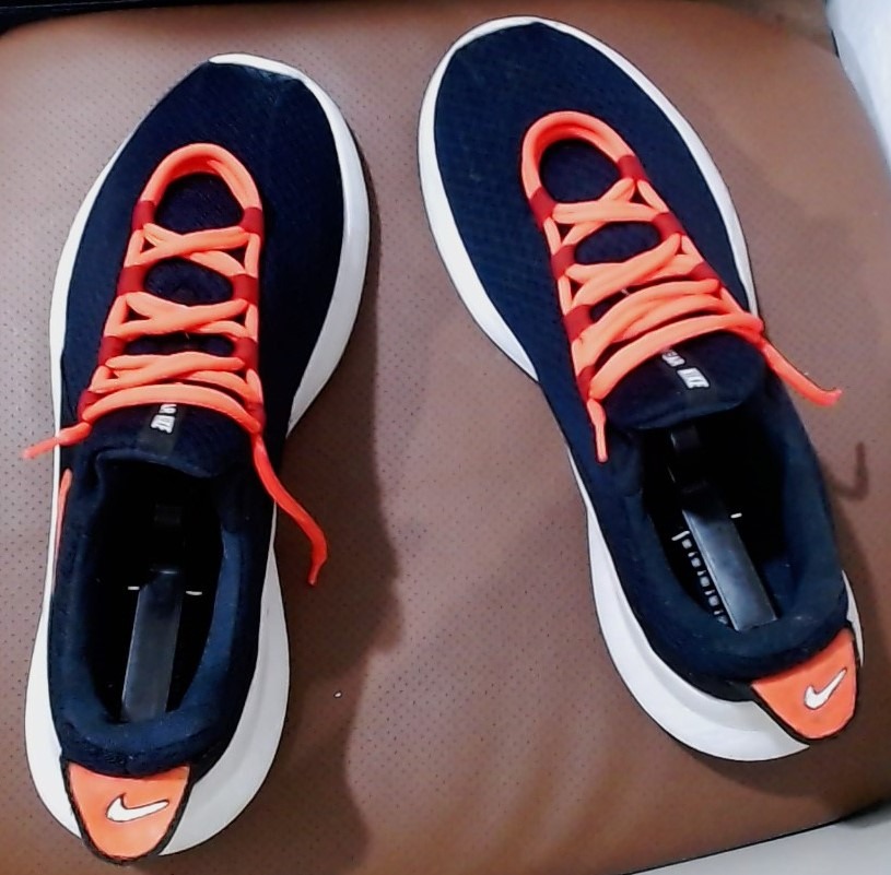 NIKE VIALE size 9 US 43 Eeur. Men s Fashion Footwear Sneakers