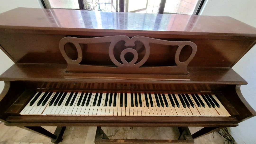 Piano (Category: Musical Instruments) located in Paranaque City. Submitted by derpybert (Listing ID 1239104853, Image 3). Description: As is, where is. Needs repairs, cleaning, and tuning..