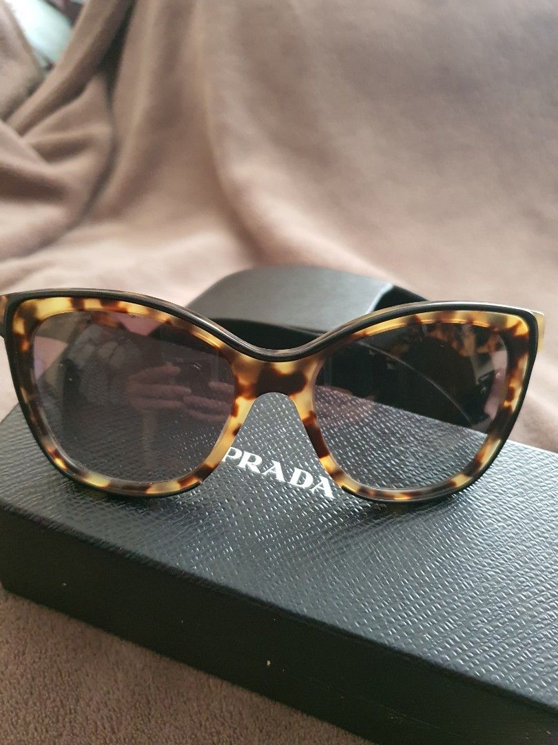 Prada cat hotsell eye sunglasses tortoise