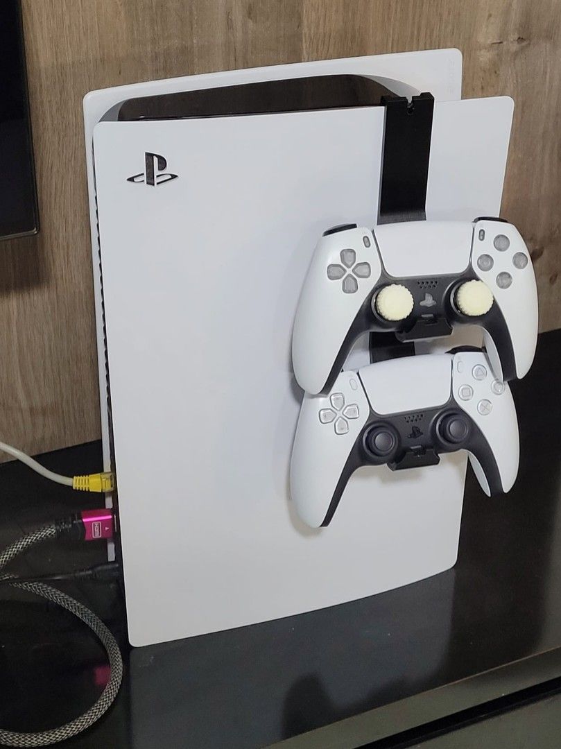 PS5 controller holder (Category: Controllers) located in Singapore. Submitted by sibylgaming (Listing ID 1139788397, Image 1). Description: Hang on controller holder 3D printed..