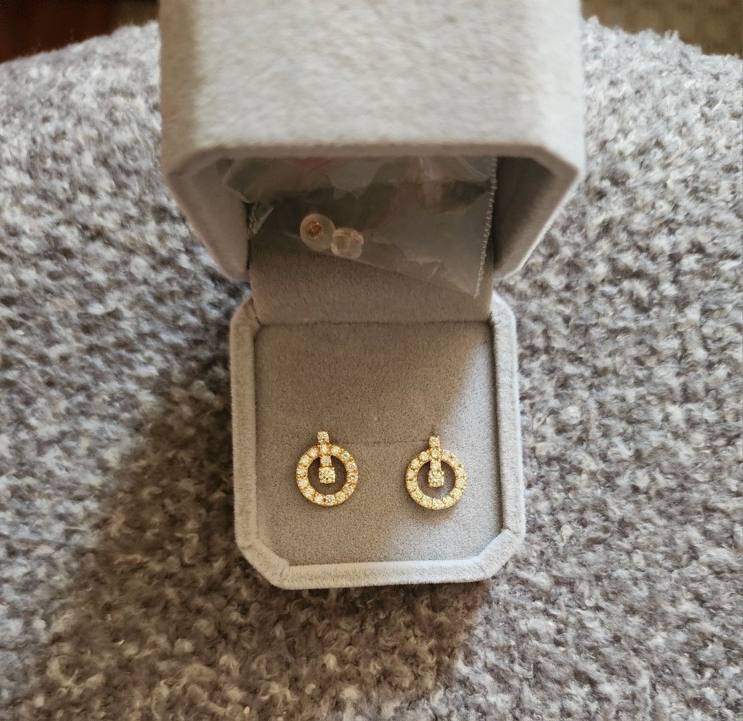 Round Celestial Diamond Earrings (Category: Earrings) located in San Juan City. Submitted by blesi (Listing ID 1239037676, Image 1). Description: K18 YG 1 ct total dia, 1.7g with K18 YG silicon pakaw Japan Setting no cert.