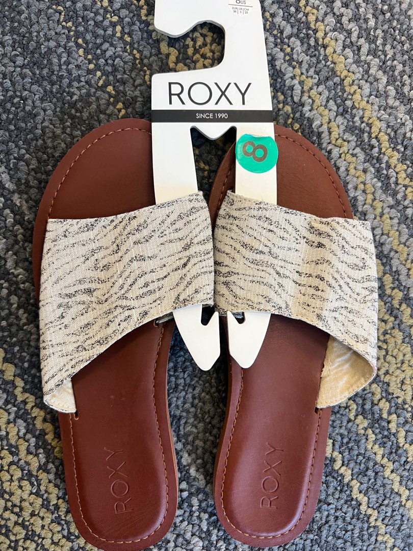 White roxy hot sale flip flops