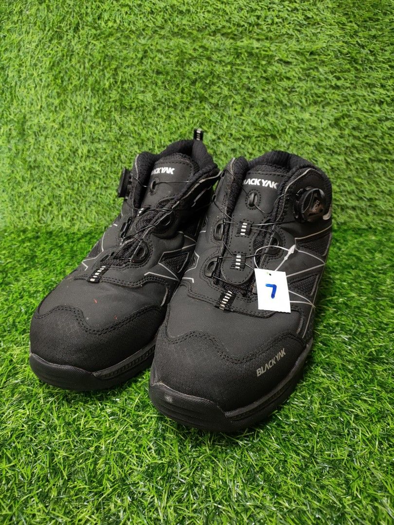 SAFETY SHOE BLACK YAK 7UK, Men's Fashion, Footwear, Boots on Carousell