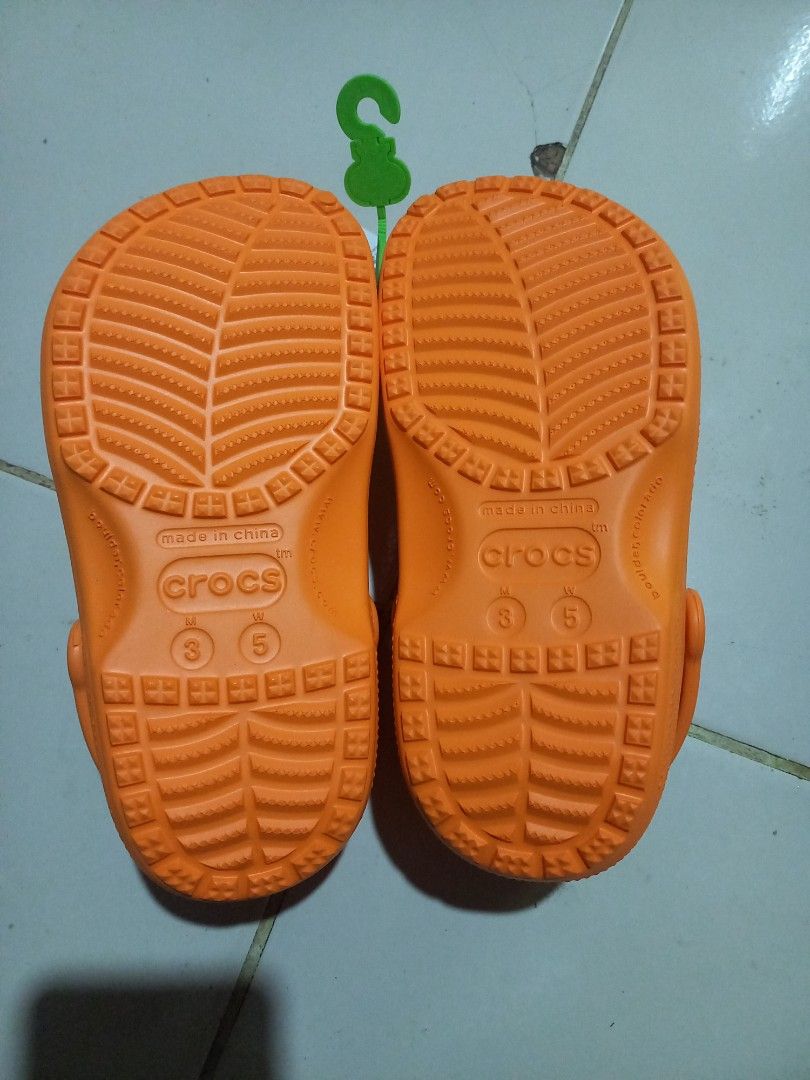 Sandal crocs classic original, Bayi & Anak, Lainnya di Carousell