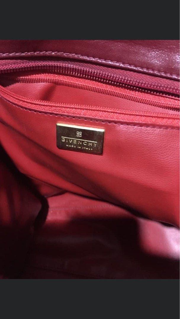 Shoulder bag (Category: Luxury Bags & Wallets) located in Manila. Submitted by kixiecruz42782 (Listing ID 1238984400, Image 3). Description: Original Givenchy .. flaw n’ya yung color fading puede po ito restored .