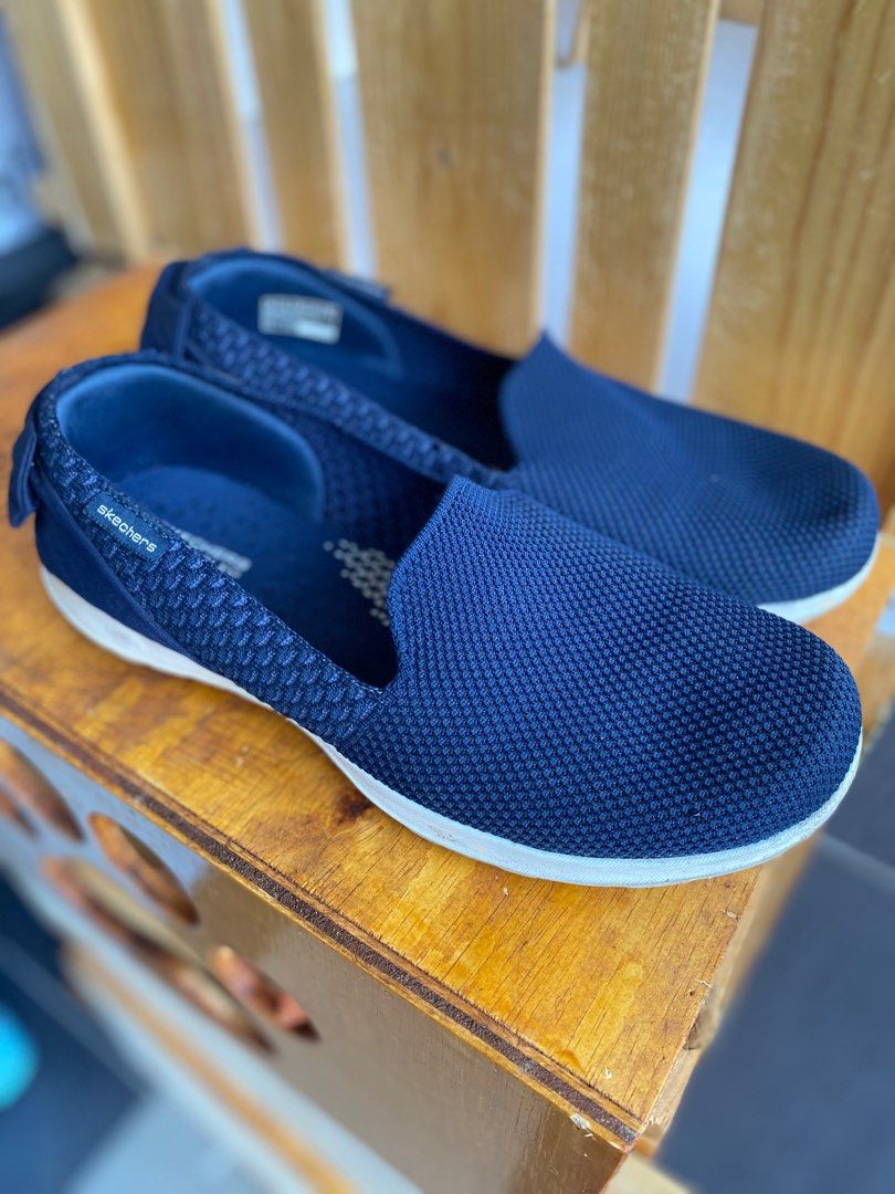 Skechers on the deals go on sale