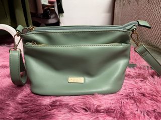 (Category: ) located in . Submitted by fr_wardrobe (Listing ID 1238998168, Image 1). Description: .