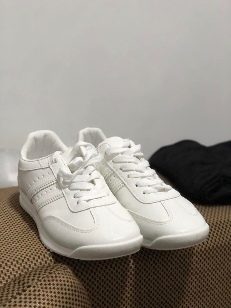 Sprint deals shoes white