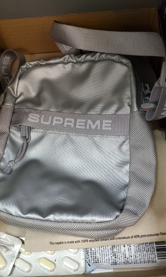 supreme shoulder bag 2022, 名牌, 手袋及銀包- Carousell