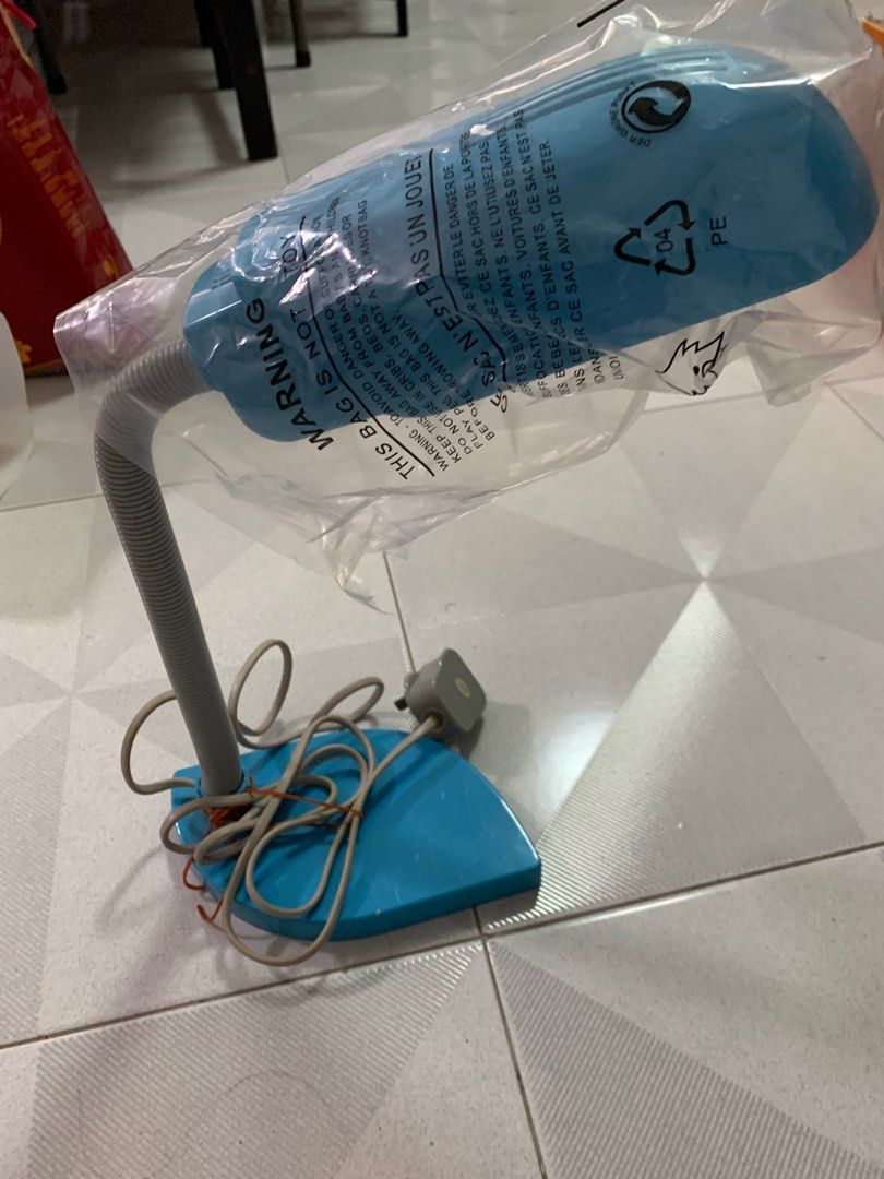 Table light (Category: Lighting) located in Singapore. Submitted by kwok1999 (Listing ID 1239062307, Image 1). Description: Price can be nego for fast deal Collect yourself at Bishan.