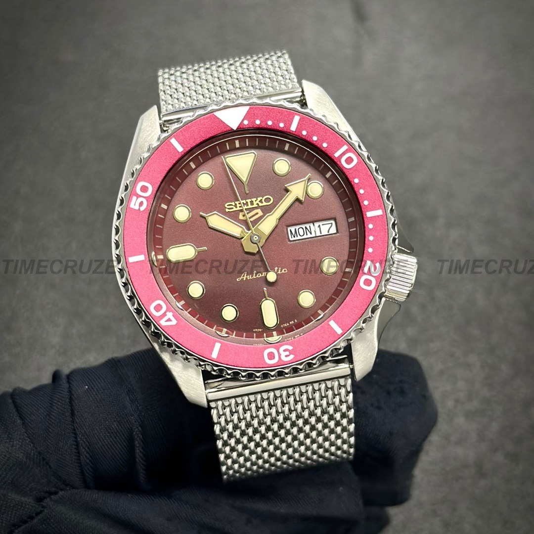 Seiko 5 sports red top