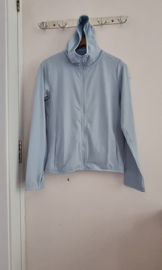 Uniqlo airism size M, Fesyen Wanita, Pakaian Wanita, Baju Luaran di