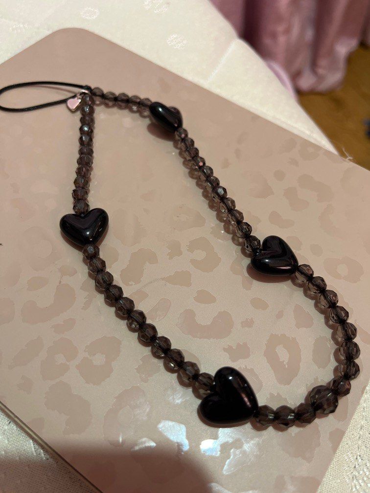 Velvet Caviar Phone Charm (Category: Cases & Sleeves) located in Cavite. Submitted by tin09y (Listing ID 1238997322, Image 2). Description: Brandnew VC Phone Charm RFS : extra No to lowballers. Mode of Payment : Gcash, Maya or Bank Transfer.