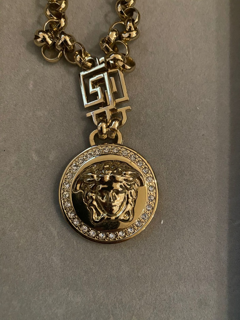 Mens gold hotsell chain versace