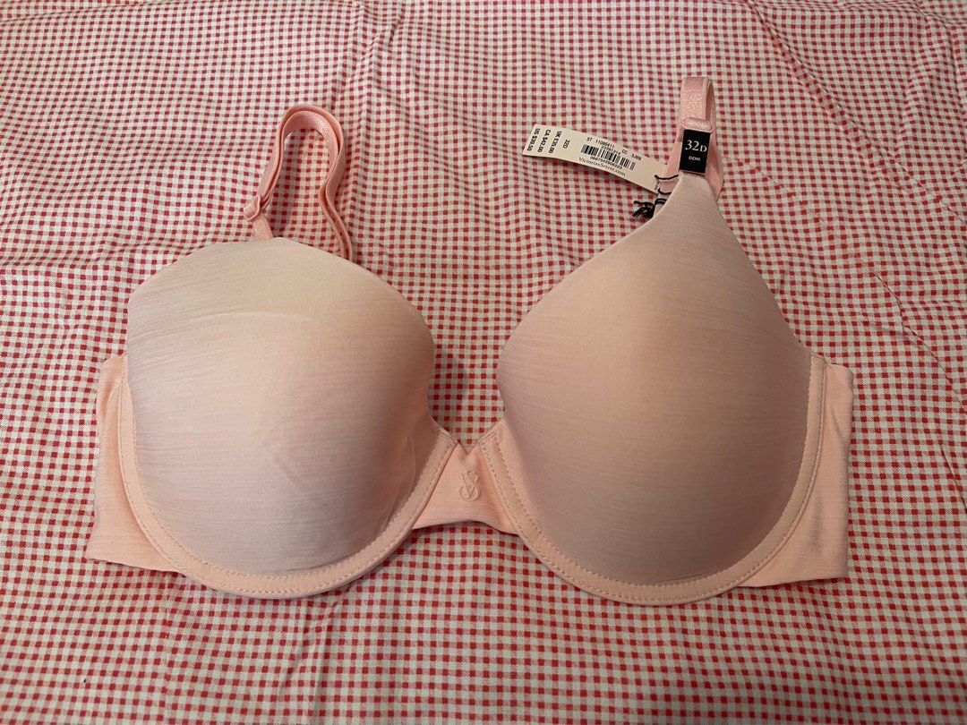 Victoria's Secret PushUp Bra 38DD, 女裝, 內衣和休閒服- Carousell