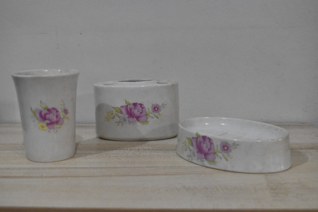 Vintage Bathroom Set, Furniture & Home Living, Bathroom & Kitchen ...