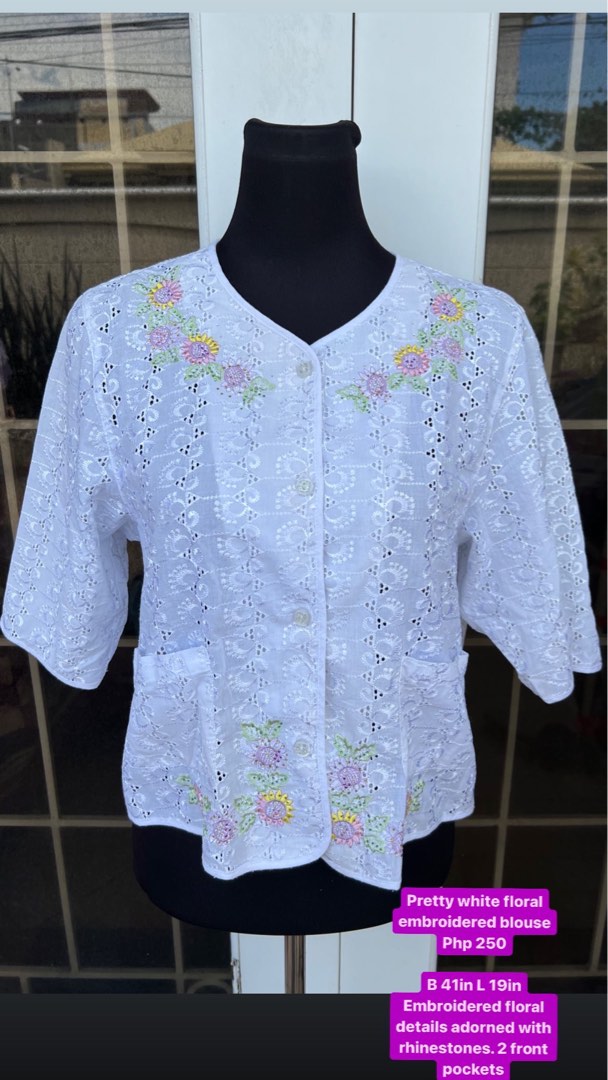 WHITE BLOUSE W/FLORAL DETAIL main image 1