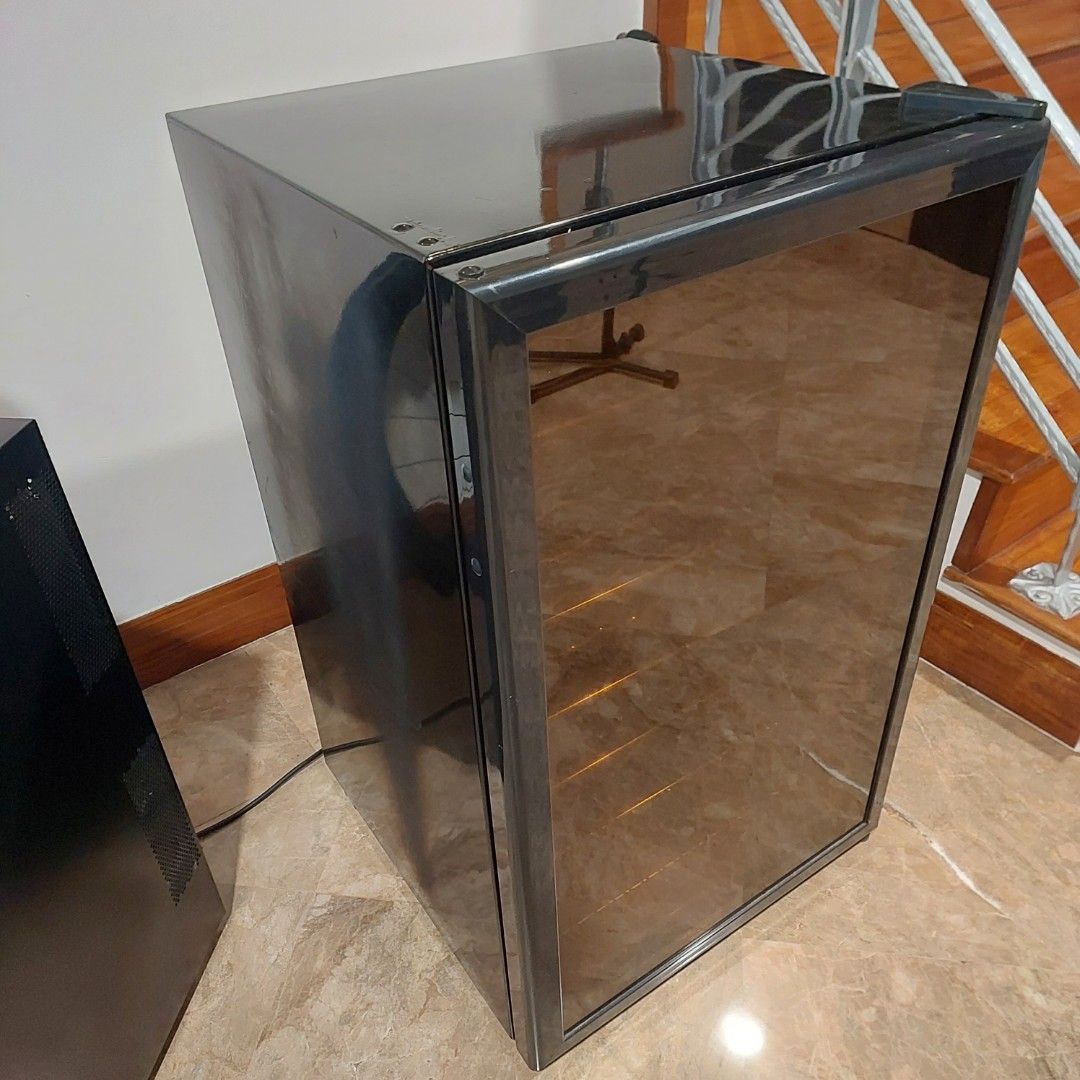 Farfalla Wine Chiller Cooler Fridge (> 30 bottles), TV & Home