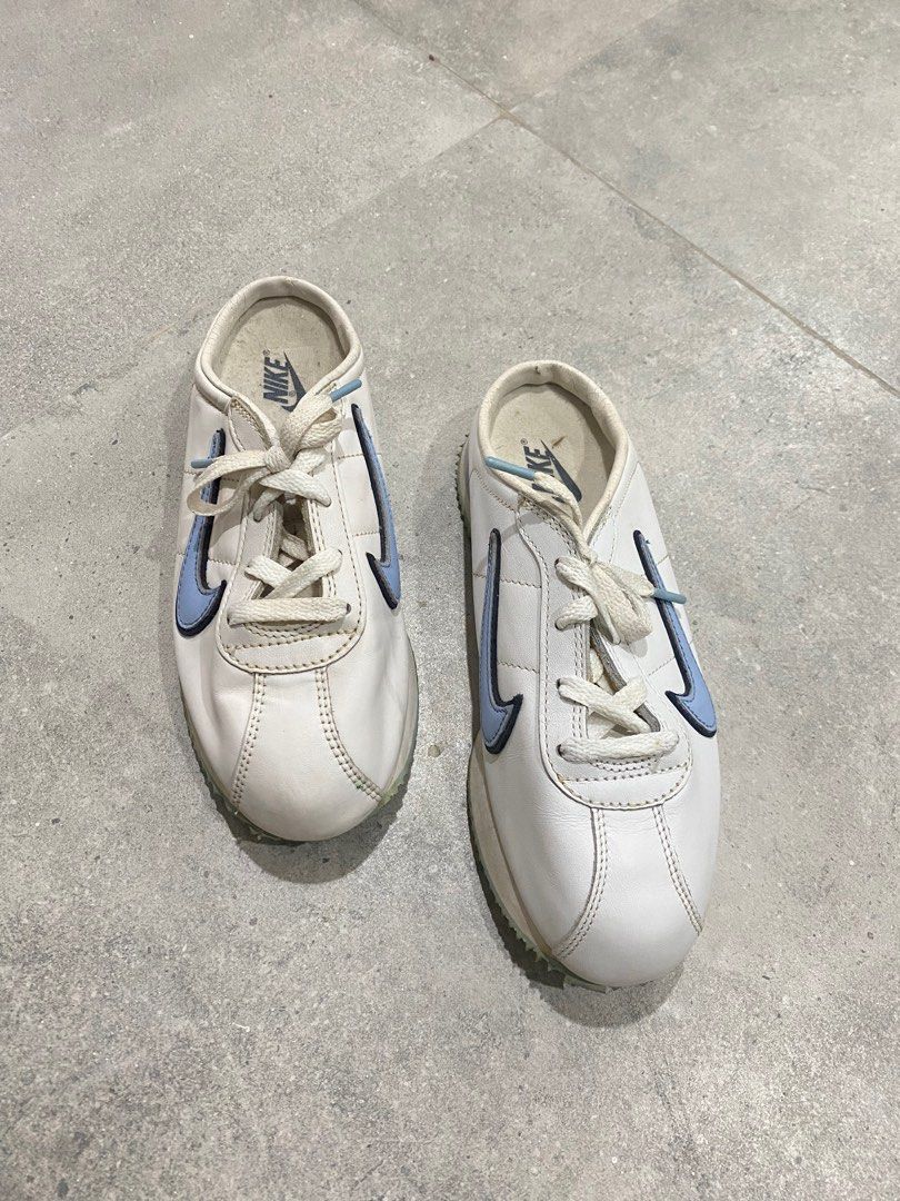 Y2K VIBES AUTHENTIC RARE NIKE CORTEZ CAROLINA TARHEEL 2004 SLIP ON SNEAKERS VINTAGE NIKE SHOES IN WHITE AND LIGHT BLUE PASTEL BLUE SHOES