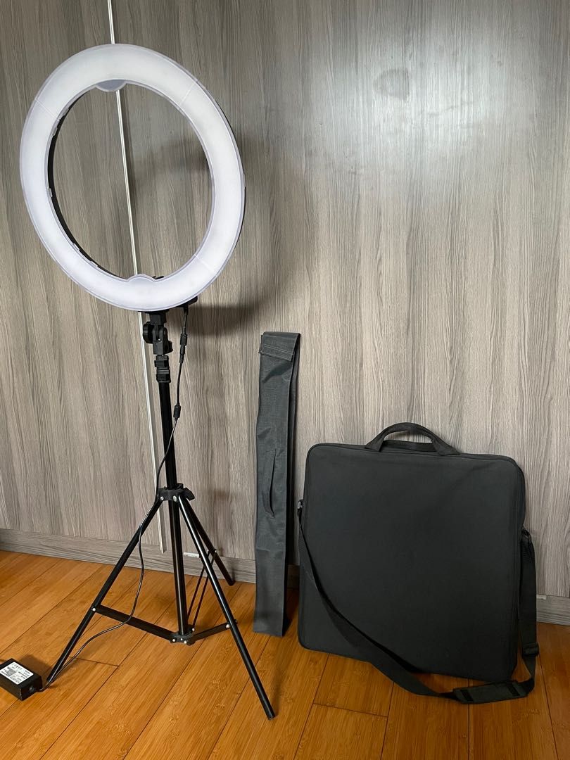 18” LED Ring Light (Category: Lighting) located in Quezon City. Submitted by declutterwithcc (Listing ID 1239218632, Image 2). Description: RFS: Retired HMUA. I no longer use this. Bought orig for 5k but selling for ₱1,500 only Issues: light flickers on the lowest setting but stops after awhile naman. Or set it higher konti to stop immediately. I can send a video via vi ber if needed Kindly read below some of the rules: 🚫 STRICTLY NO MEET-UPS 💰