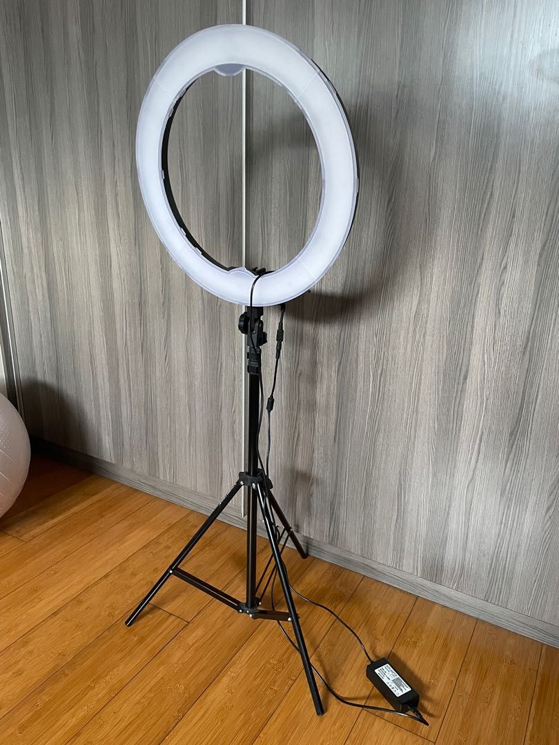 18” LED Ring Light (Category: Lighting) located in Quezon City. Submitted by declutterwithcc (Listing ID 1239218632, Image 3). Description: RFS: Retired HMUA. I no longer use this. Bought orig for 5k but selling for ₱1,500 only Issues: light flickers on the lowest setting but stops after awhile naman. Or set it higher konti to stop immediately. I can send a video via vi ber if needed Kindly read below some of the rules: 🚫 STRICTLY NO MEET-UPS 💰