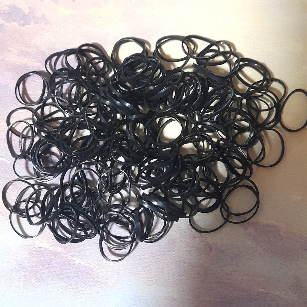 $1/包每包100條一次性橡皮筋頭髮橡筋黑色小朋友返學適用直徑約1.5cm, 兒童＆孕婦用品, 嬰兒及小童流行時尚- Carousell