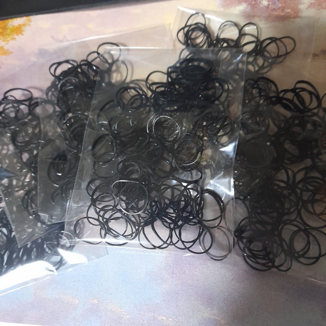 $1/包每包100條一次性橡皮筋頭髮橡筋黑色小朋友返學適用直徑約1.5cm, 兒童＆孕婦用品, 嬰兒及小童流行時尚- Carousell