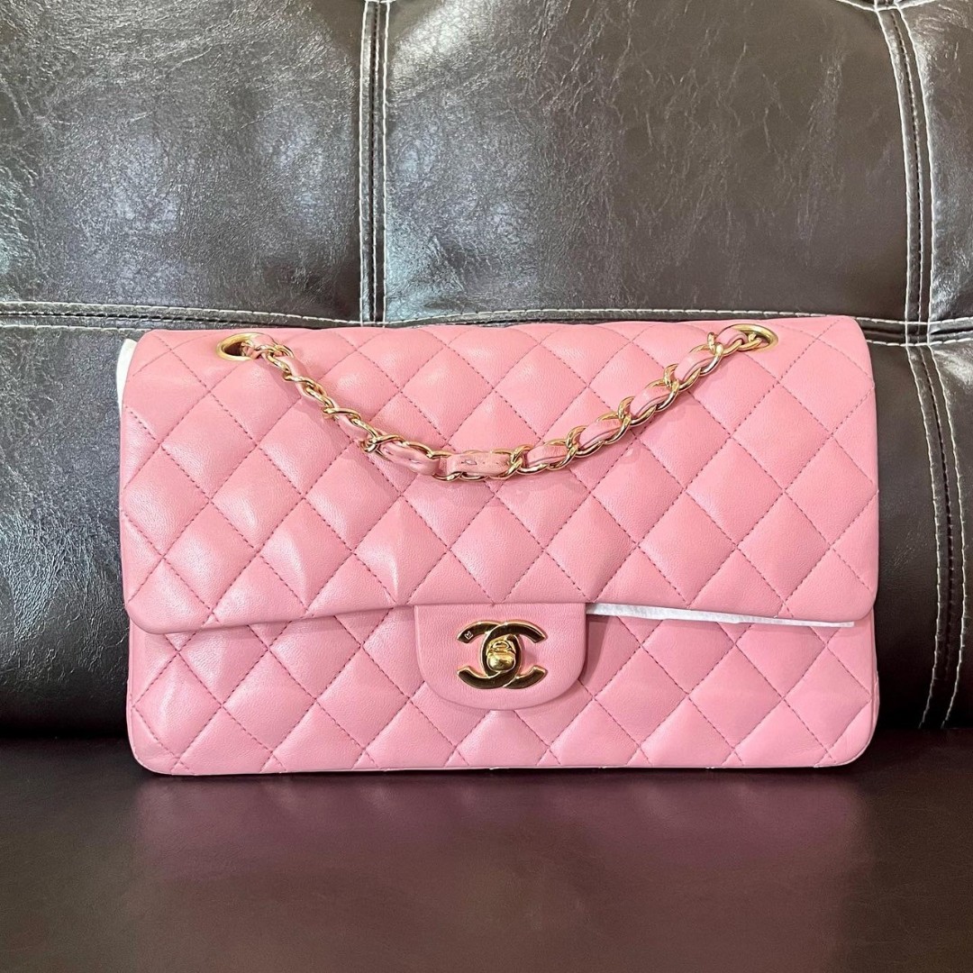 CHANEL Classic bag 25cm in pink quilted jersey, CC cla…