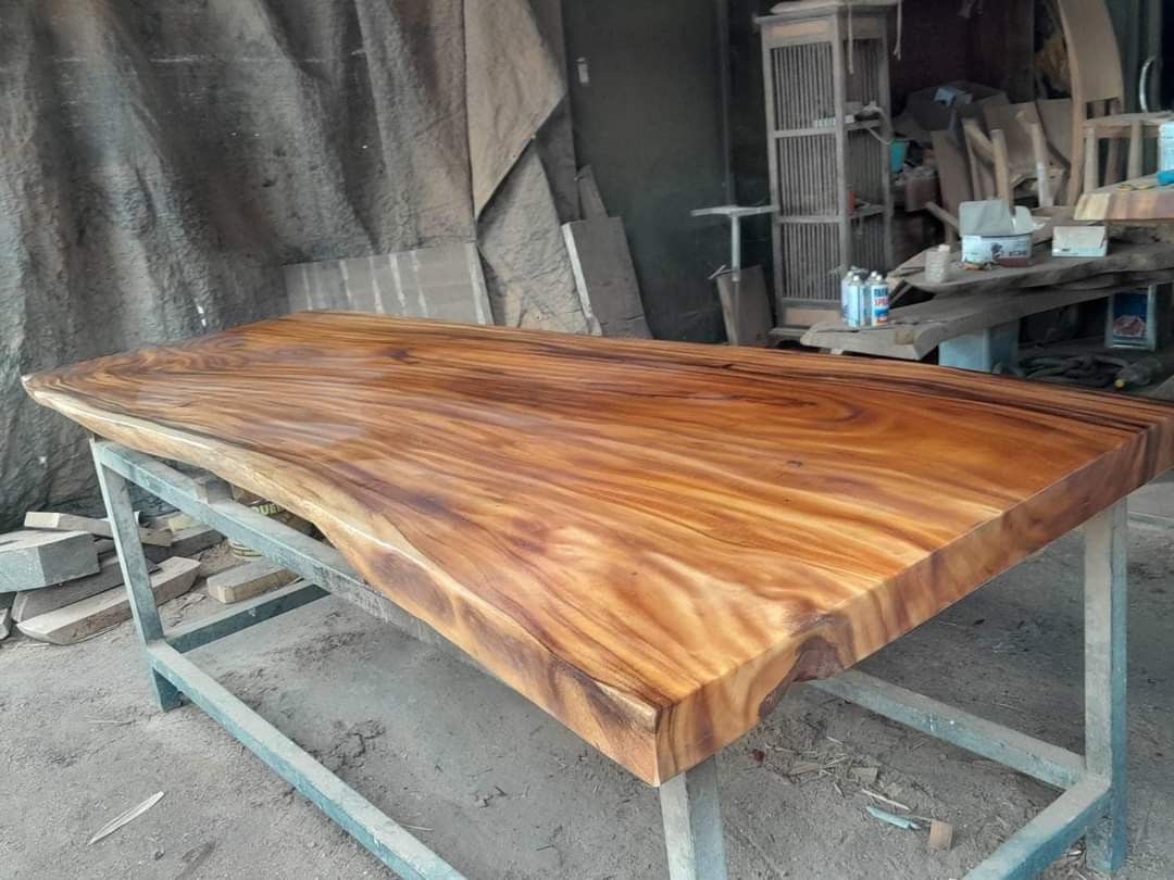 Acacia dining table on Carousell