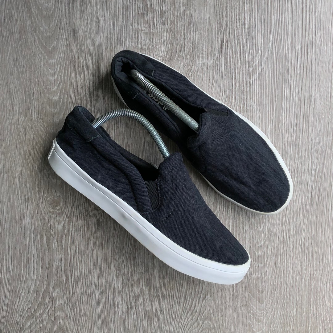 ADIDAS SLIP ON 8.5 uk