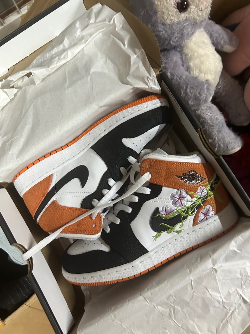 AJ1 JUNIOR Women s Fashion Footwear Sneakers on Carousell