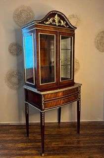 Antique XVI louis French Style Victorian mahogany inlaid display cabinet.