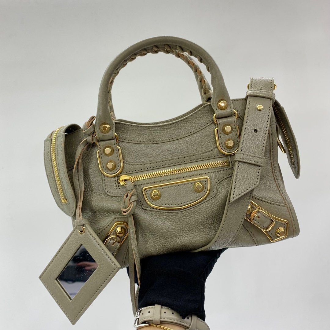Balenciaga 390160 store