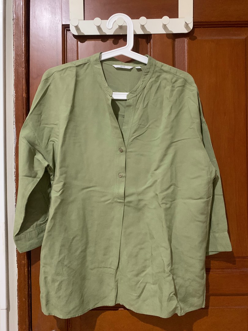 Blouse uniqlo linen blend on Carousell