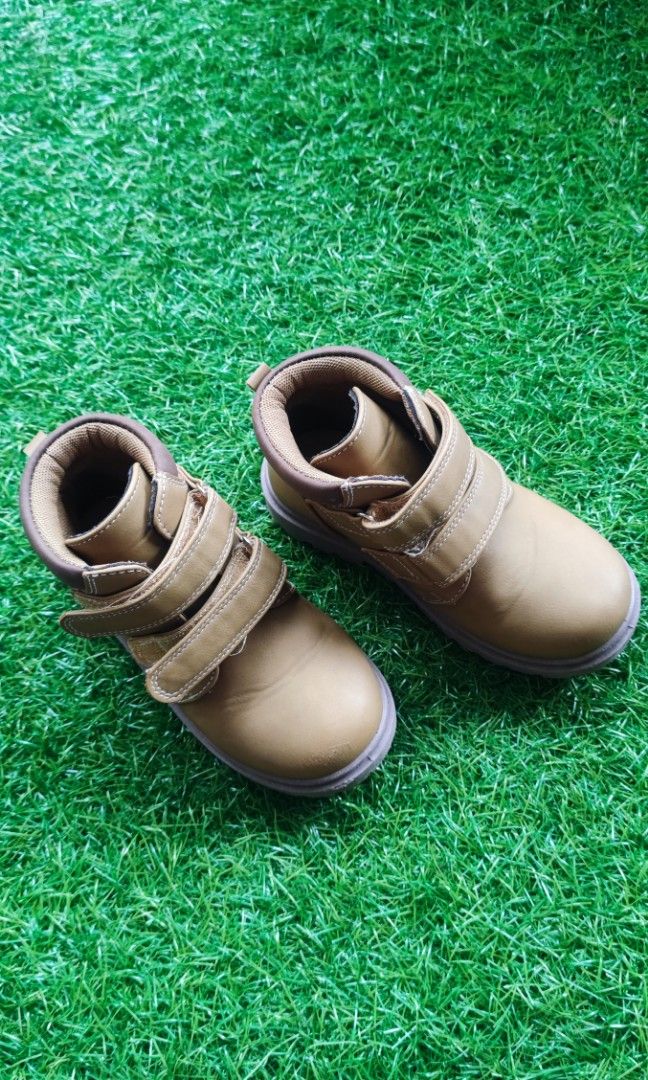 Boys boots size store 6
