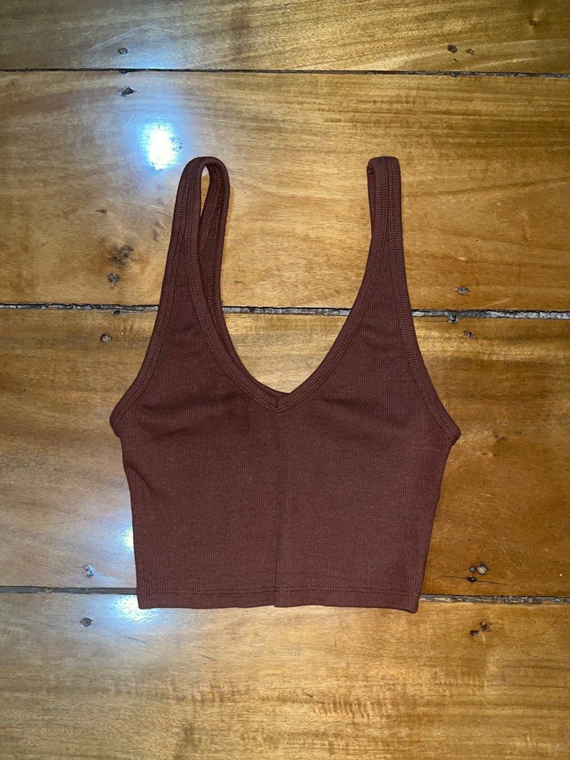 Brown Zara Tank top (Category: Sleeveless) located in Muntinlupa City. Submitted by lean.bean (Listing ID 1239252812, Image 1). Description: - used 3x, good condition - selling because it’s too cropped for me, best fits petit frames .