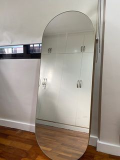 Capsule mirror cabinet