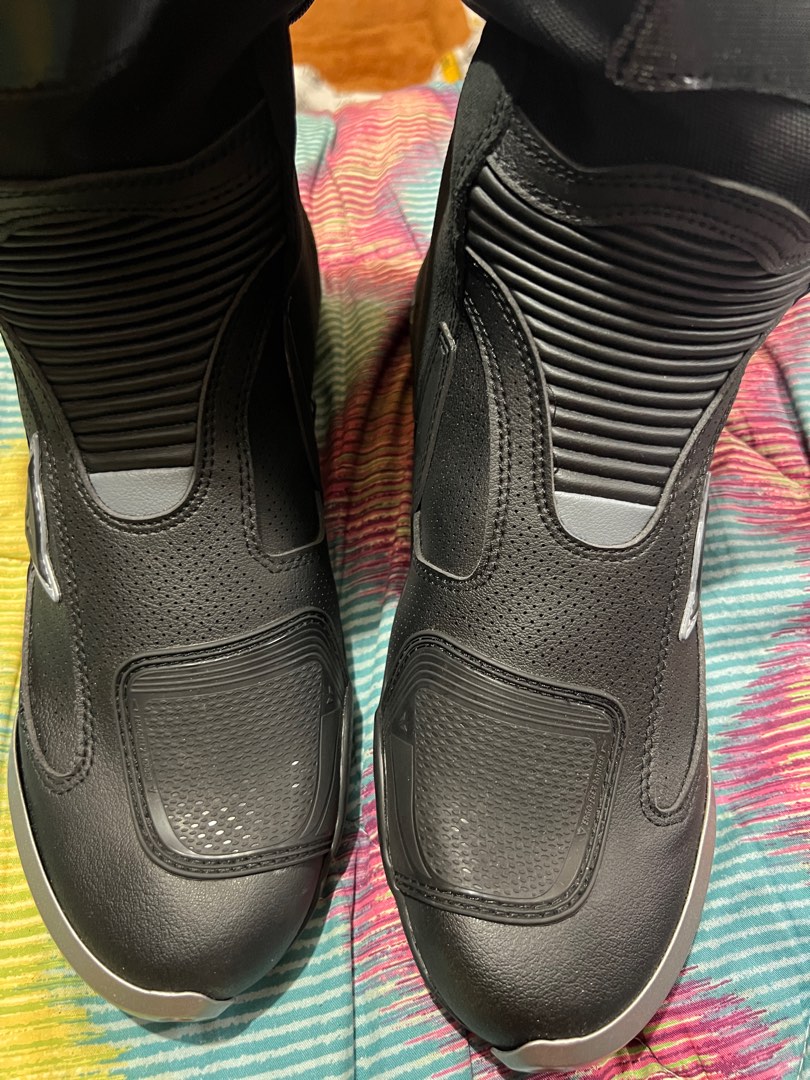 Dainese Axial D1 AIR boots - size 43 EU/ 10 US, Men's Fashion