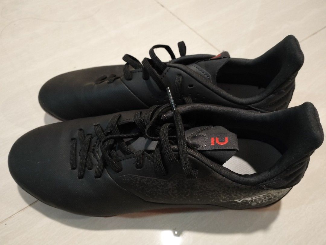 Decathlon soccer boots, Women's Fashion, Footwear, Boots on Carousell