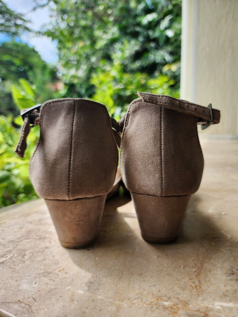 Deflex Comfort Ballet Wedges (Category: Wedges) located in Batangas. Submitted by mberrz (Listing ID 1239216774, Image 3). Description: Super comfy Deflex Comfort Ballet shoes with wedge size 38 Pwede pang harabas at panglakad kasi sobrang gaan at sarap sa paa.