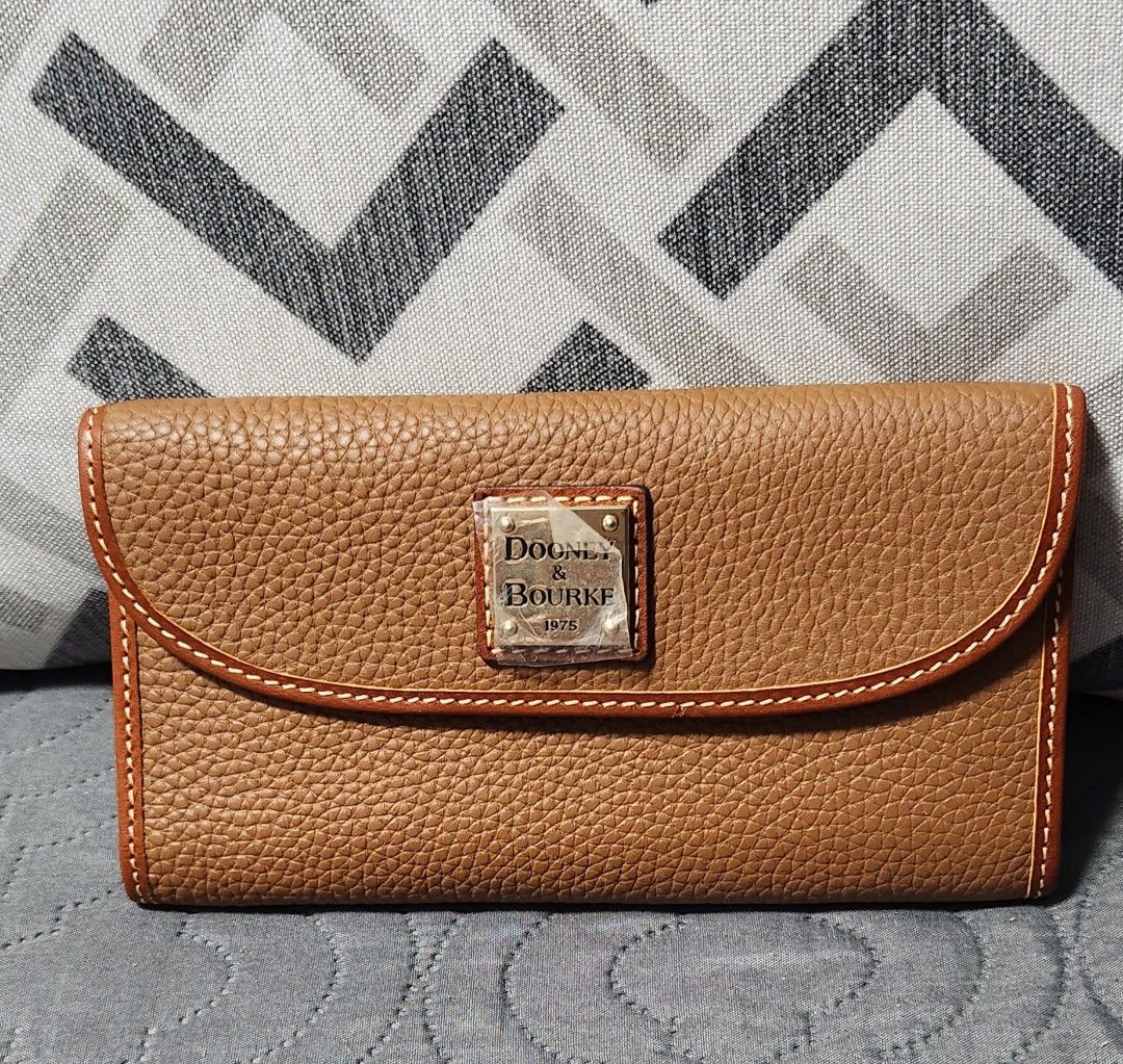 Dooney and hotsell bourke wallets