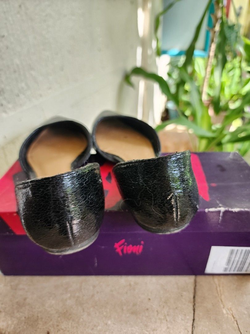 Fioni Pointy Flats - Black Snakeskin (Category: Flats & Sandals) located in Batangas. Submitted by mberrz (Listing ID 1239217716, Image 3). Description: Fioni Pointy Flats - Black Snakeskin design Used twice only! Light peeling inside size 8.