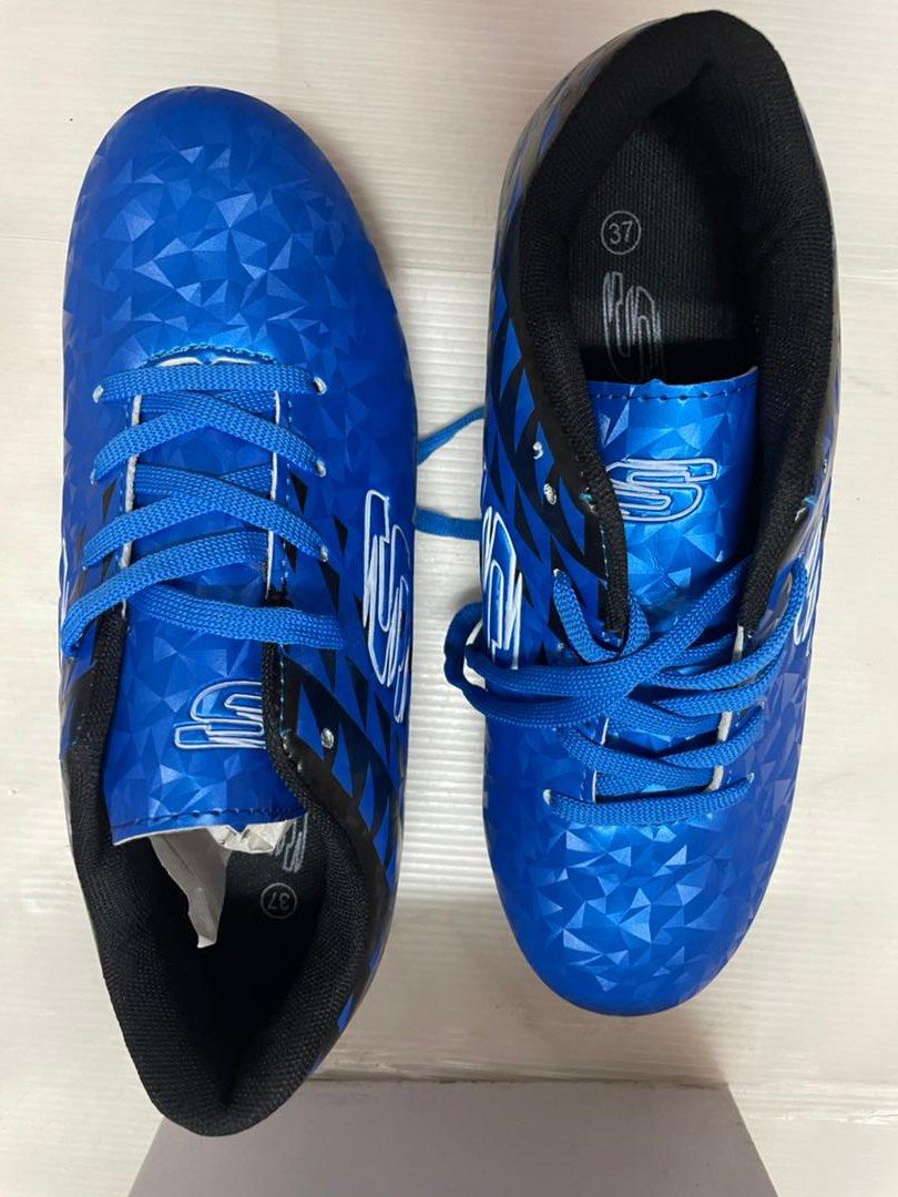 Football Shoes, Men's Fashion, Footwear, Sneakers on Carousell