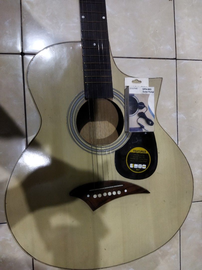 Gitar akustik elektrik, Musik & Media, Ala…