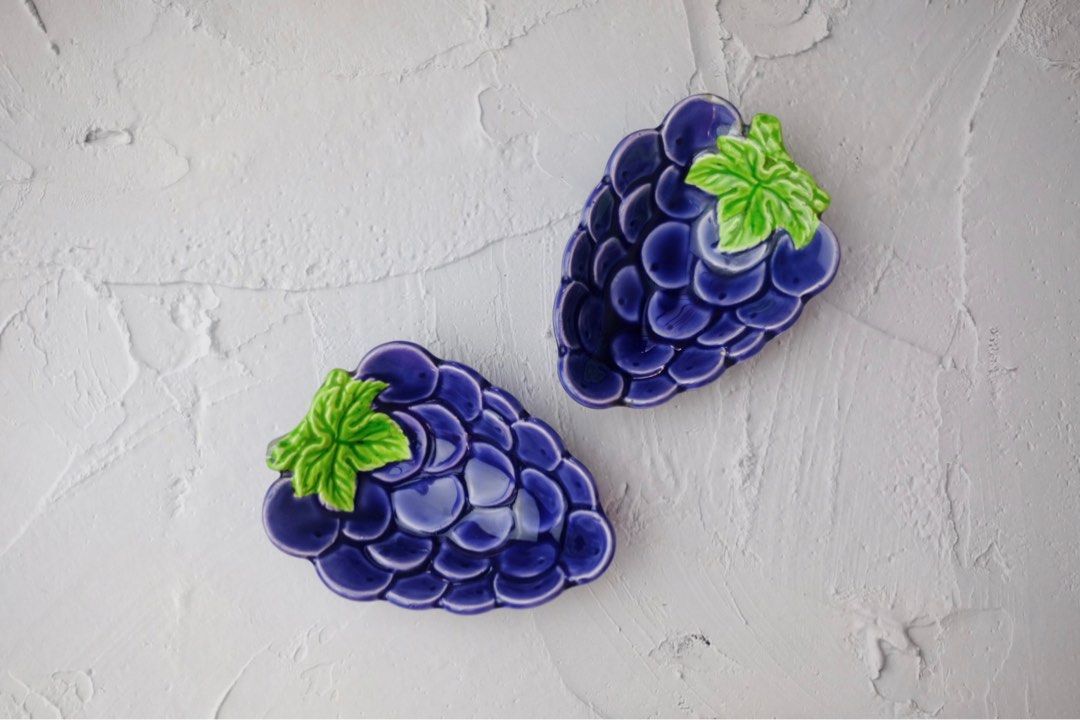 Grapes ceramic dipping dish / trinket dish (Category: Accessory Holder, Box & Organizers) located in Paranaque City. Submitted by bfria (Listing ID 1239194169, Image 1). Description: Dimensions - L: 4.4” x W: 3” x H: 1” Note: 1 dish is flawed 👓 PLEASE READ 👓 📌 Item is secondhand unless stated New 📌 Color may vary due to lighting 📌 No meet-ups 📌 NO RUSH shipping 📌 The buyer will shoulder the shipping fee. 📌 Kindly manage your expectations 