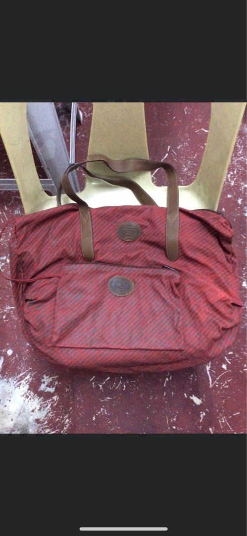 Gucci travelling soft leather authenthic (Category: Luxury Bags & Wallets) located in Manila. Submitted by kixiecruz42782 (Listing ID 1239198591, Image 1). Description: .