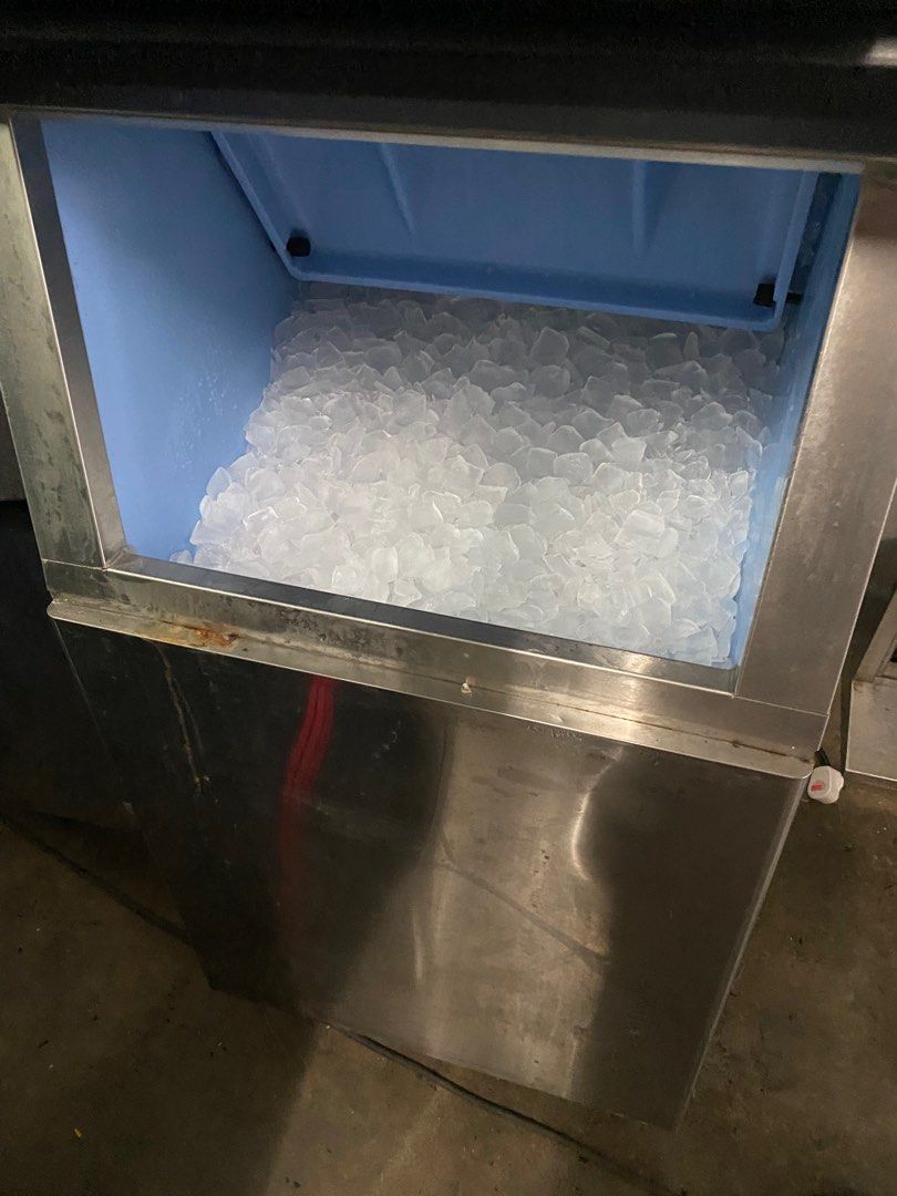 Hoshizaki ice maker. 300kg daily production. Free deliver and 3 months